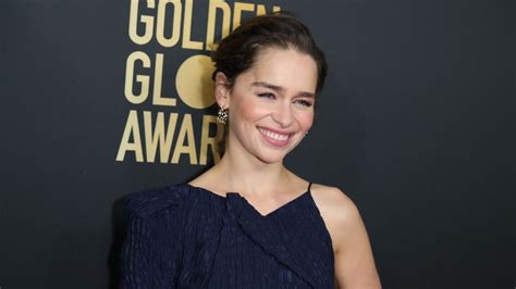 emilia clarke breasts|Emilia Clarke Says She’s Had to Fight Over Nude。